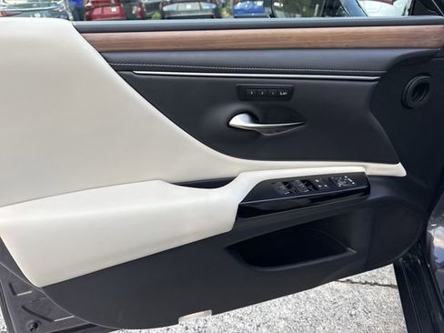 Certified 2023 Lexus ES 250 w/ Premium Package image 13