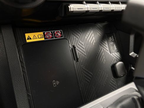 Used 2025 Toyota Tacoma SR5 w/ SR5 Upgrade Package image 21