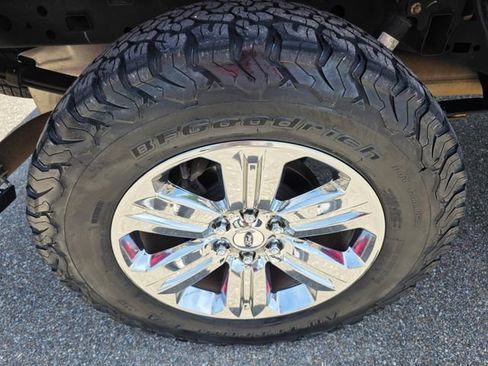 Used 2018 Ford F150 Lariat w/ Equipment Group 502A Luxury AWD/4WD image 10