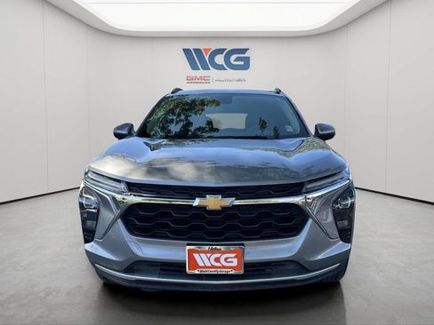 Used 2025 Chevrolet Trax LT w/ LT Convenience Package FWD image 8