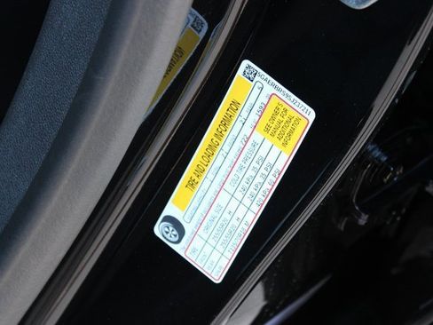 Used 2025 Buick Enclave Sport Touring image 32