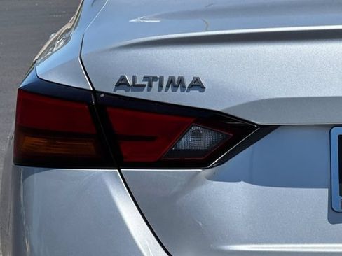 Used 2024 Nissan Altima 2.5 SR FWD image 45
