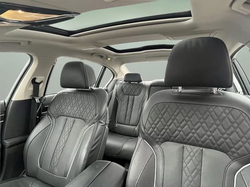 Used 2022 BMW 750i xDrive w/ Executive Package image 28