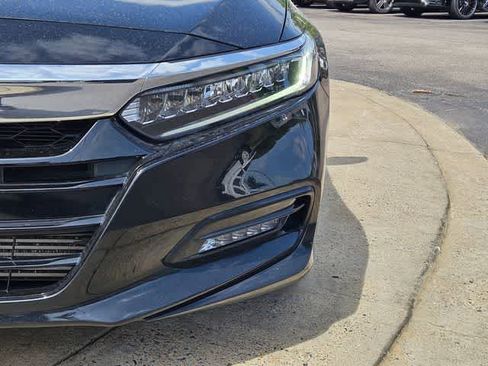 Used 2020 Honda Accord Touring image 11