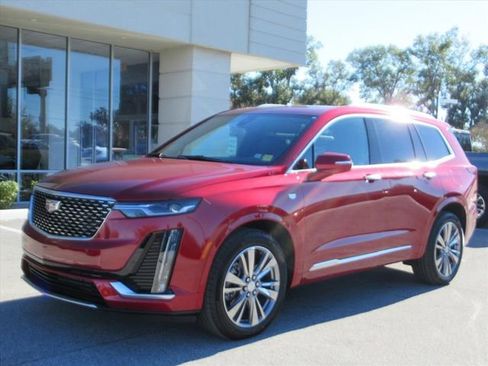 Used 2025 Cadillac XT6 Premium Luxury image 3