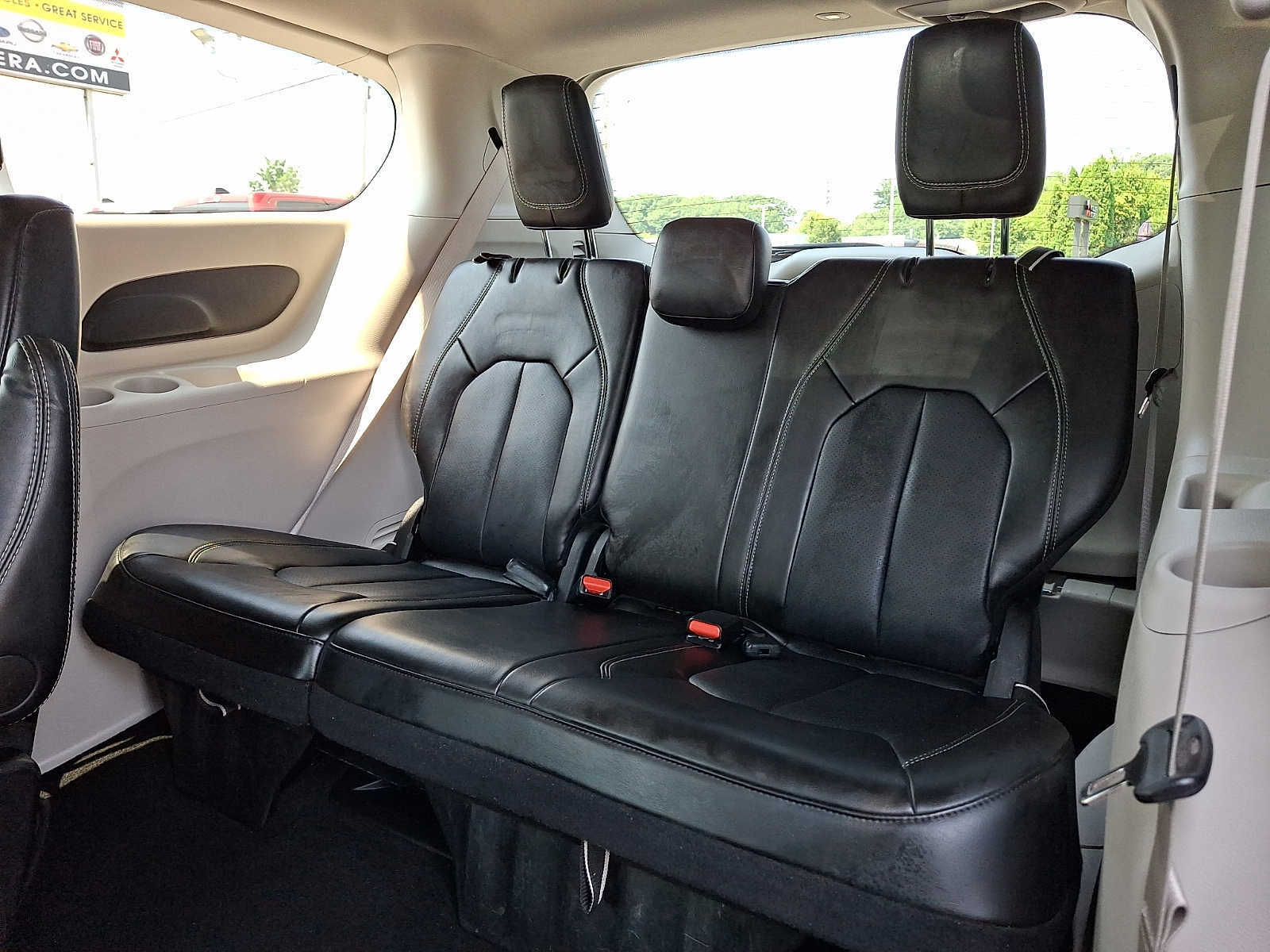 Certified 2024 Chrysler Pacifica Touring-L FWD image 10
