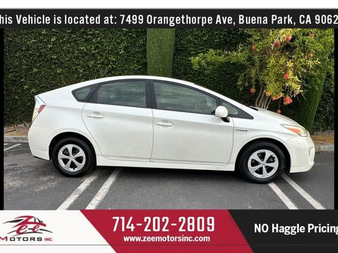 Used 2015 Toyota Prius Four FWD image 5