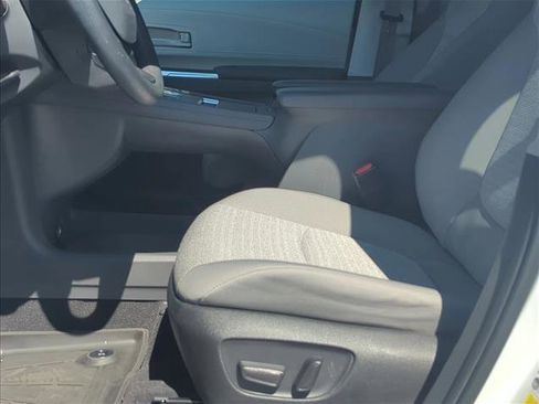 Certified 2024 Toyota Sienna LE image 17