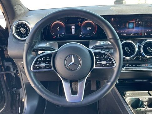 Used 2023 Mercedes-Benz GLB 250 4MATIC w/ Premium Package image 14
