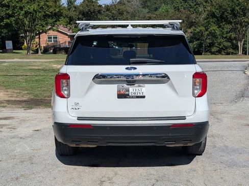 Used 2022 Ford Explorer XLT image 6
