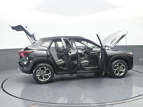 Used 2025 Chevrolet Trax LT w/ Driver Confidence Package FWD image 68