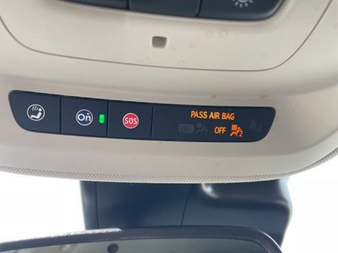 Used 2023 Buick Envision Essence image 39