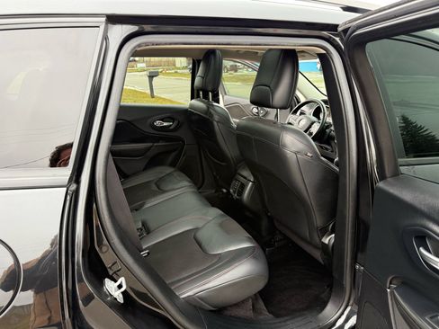 Used 2016 Jeep Cherokee Trailhawk w/ Comfort/Convenience Group image 18