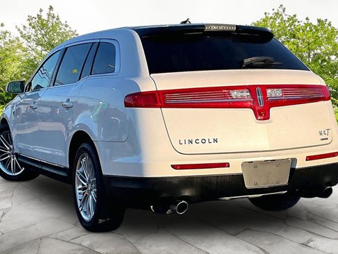 Used 2013 Lincoln MKT AWD image 2