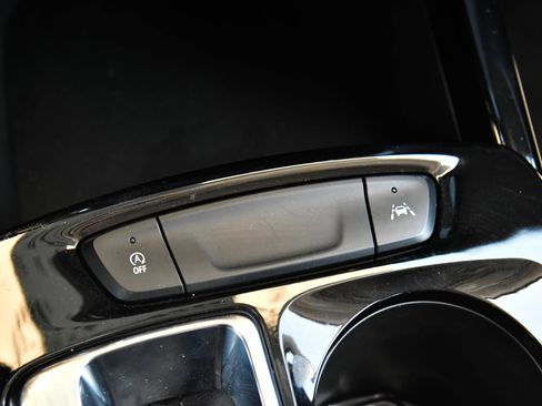 Used 2025 Chevrolet Trax LT FWD image 25