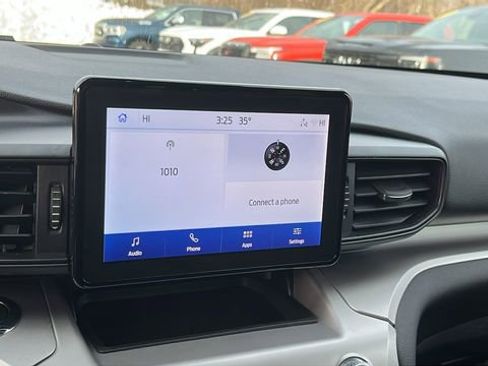 Used 2022 Ford Explorer XLT image 15