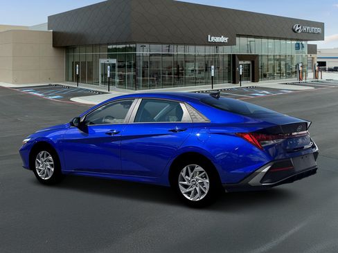 New 2026 Hyundai Elantra Hybrid FWD image 4