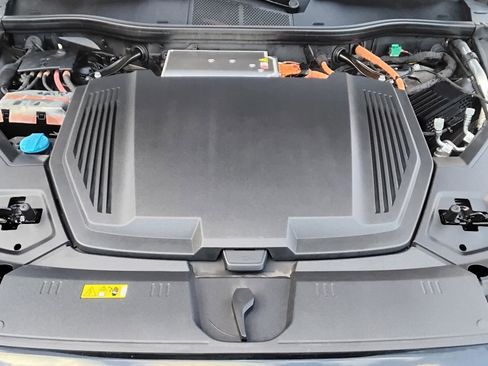 Used 2023 Audi e-tron Premium Plus w/ Premium Plus Package image 15