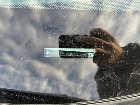 Used 2023 Toyota RAV4 Limited image 31