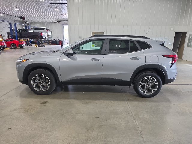Used 2025 Chevrolet Trax LT w/ Driver Confidence Package FWD image 5