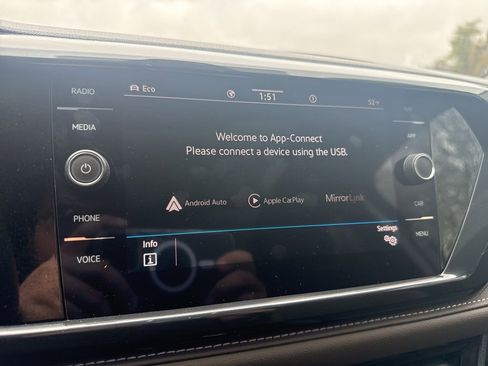 Used 2022 Volkswagen Taos SEL image 31