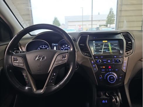 Used 2018 Hyundai Santa Fe SE image 16