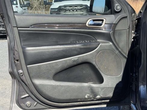 Used 2015 Jeep Grand Cherokee Overland w/ Advanced Technology Group image 8