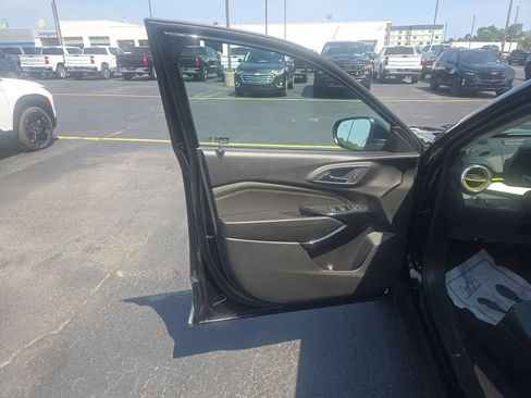 Used 2025 Chevrolet Trax LT w/ Driver Confidence Package FWD image 17