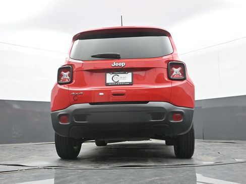 Used 2023 Jeep Renegade Latitude w/ Premium Group AWD/4WD image 60