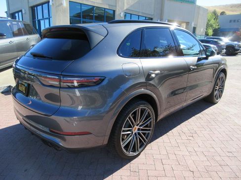Used 2021 Porsche Cayenne S AWD/4WD image 2