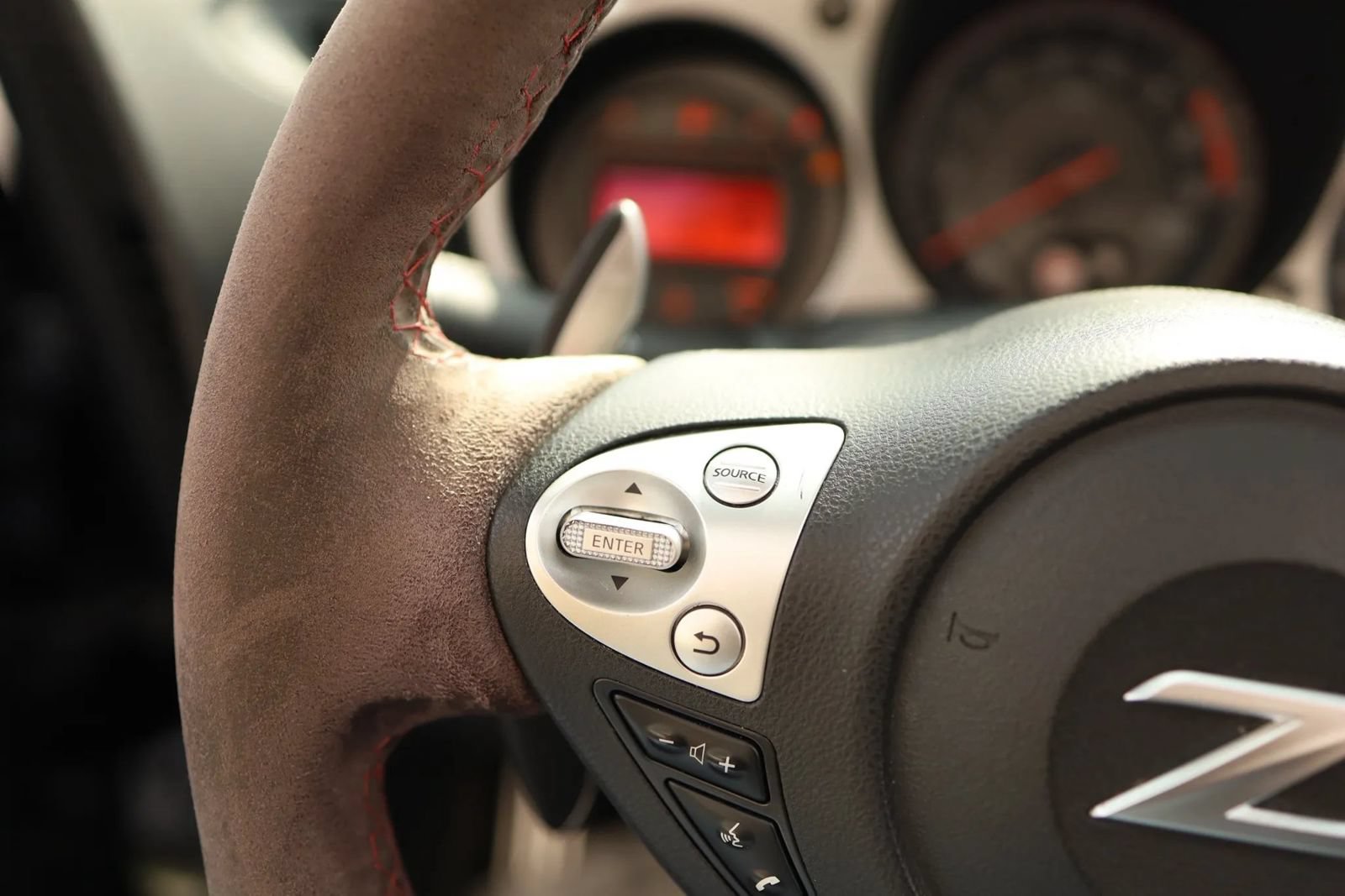 Used 2019 Nissan 370Z Touring RWD image 14