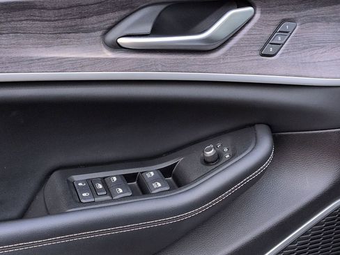 Used 2023 Jeep Grand Cherokee L Limited w/ Luxury Tech Group II image 9