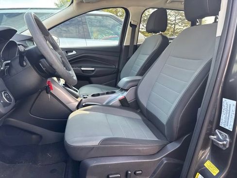 Used 2016 Ford Escape SE w/ Equipment Group 201A FWD image 7