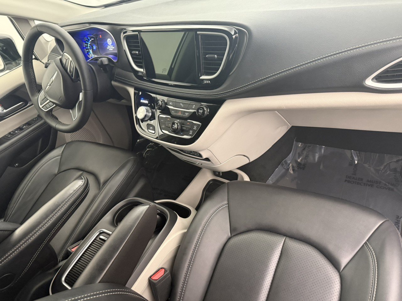 Used 2024 Chrysler Pacifica Limited FWD image 11