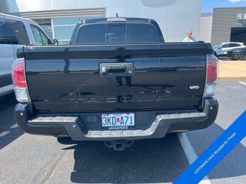 Used 2020 Toyota Tacoma TRD Sport w/ TRD Premium Sport Package AWD/4WD image 6