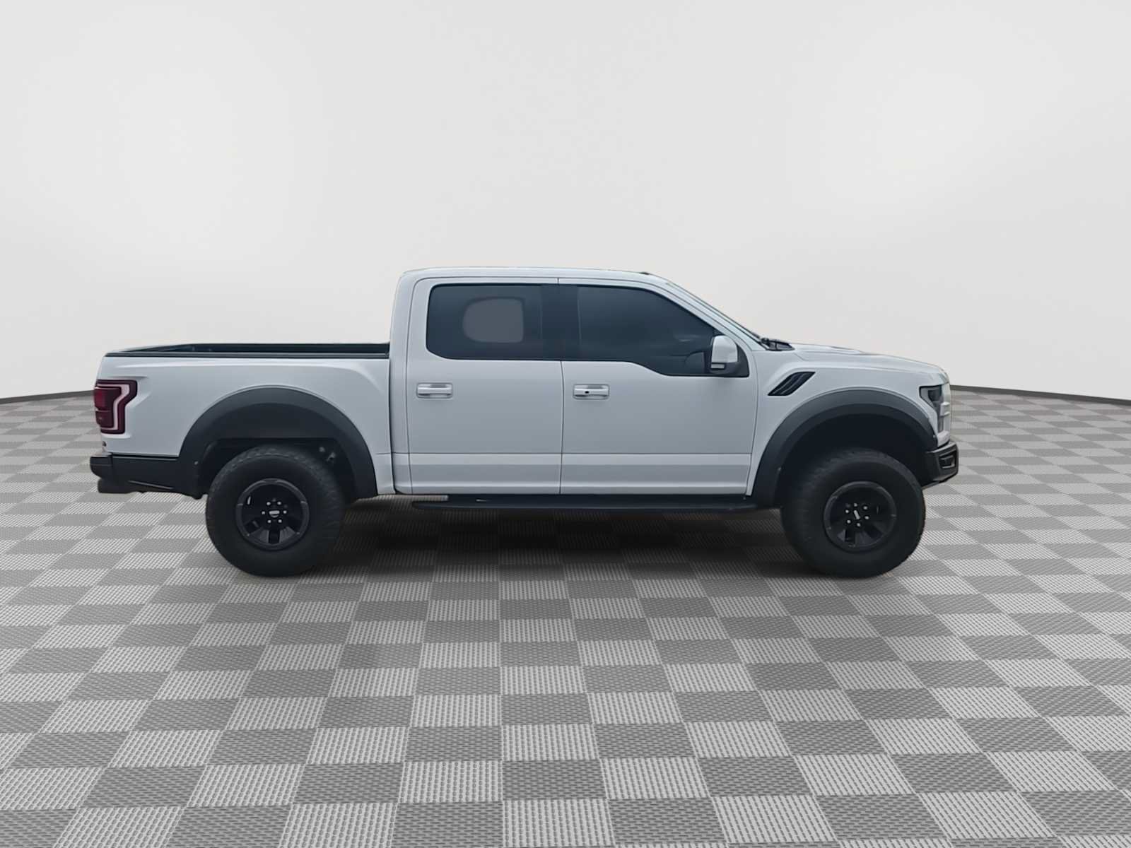 Used 2018 Ford F150 Raptor w/ Equipment Group 802A Luxury AWD/4WD image 9