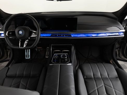 Used 2023 BMW i7 xDrive60 AWD/4WD image 39