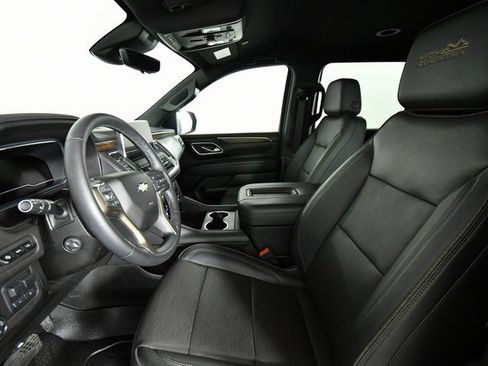 Used 2024 Chevrolet Suburban High Country image 5