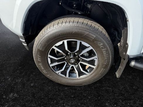 Used 2020 Toyota Tacoma TRD Sport w/ Technology Package image 9