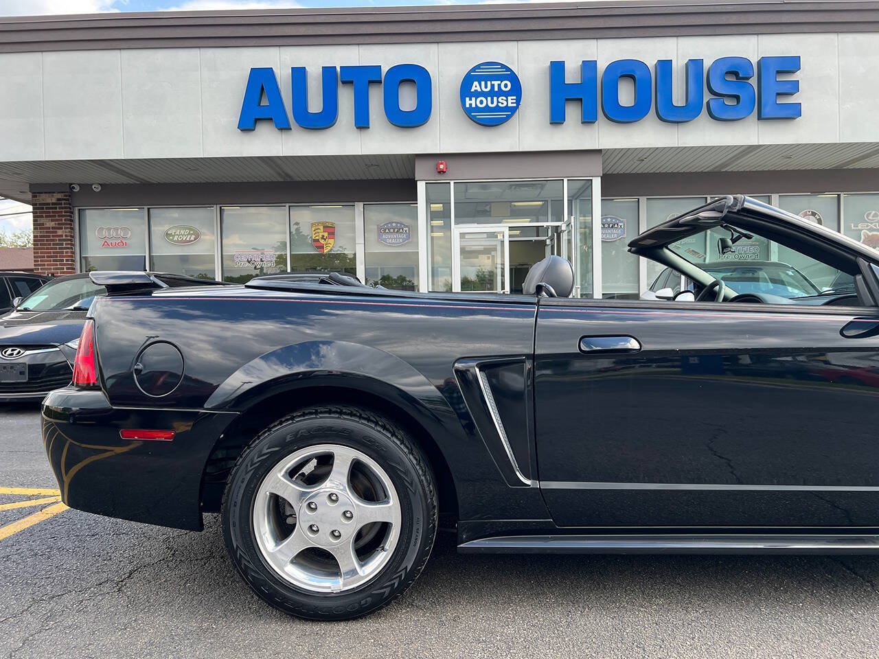 Used 2004 Ford Mustang Convertible RWD image 35