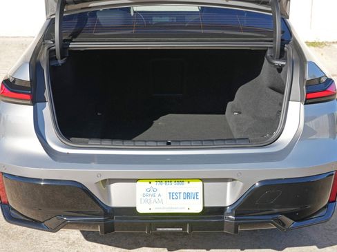 Used 2023 BMW 740i RWD image 10