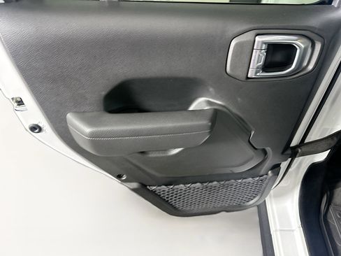 Used 2023 Jeep Wrangler Unlimited w/ Sun & Screen Package image 24