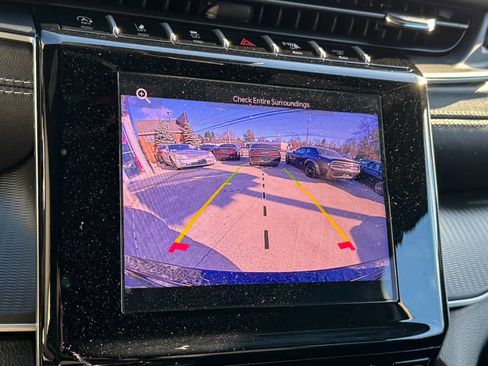 Used 2025 Jeep Grand Cherokee Laredo X image 28