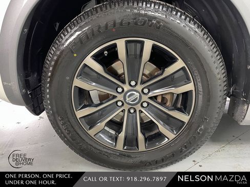 Used 2017 Nissan Armada Platinum w/ Interior Lighting Package image 11