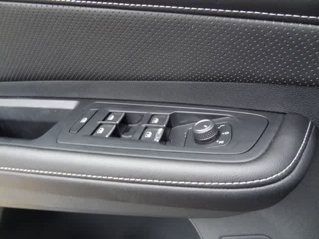 Used 2024 Volkswagen Atlas SE AWD/4WD image 21