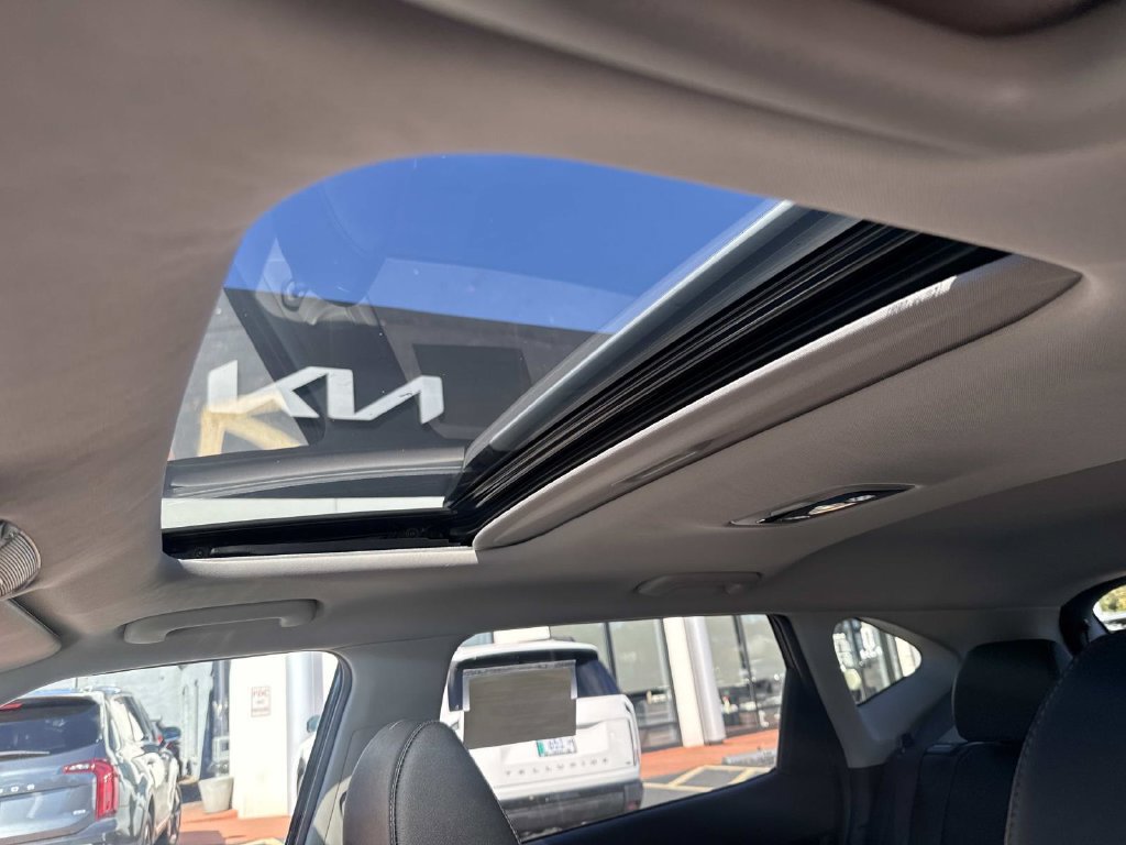 Used 2024 Kia Seltos SX w/ SX Sunroof Package AWD/4WD image 23
