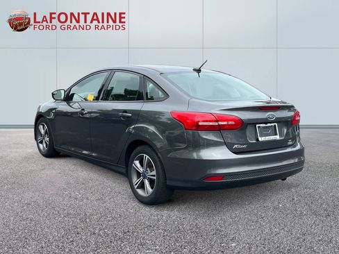 Used 2017 Ford Focus SE FWD image 5
