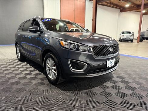 Used 2017 Kia Sorento LX image 6