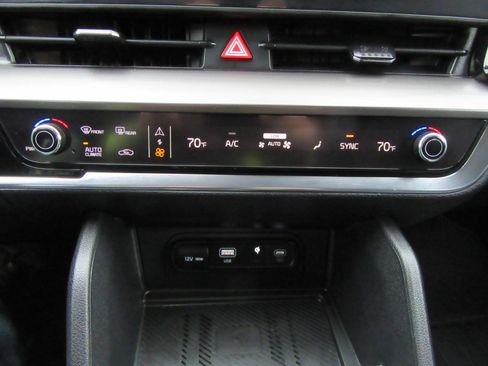 Used 2025 Kia Sportage EX image 36