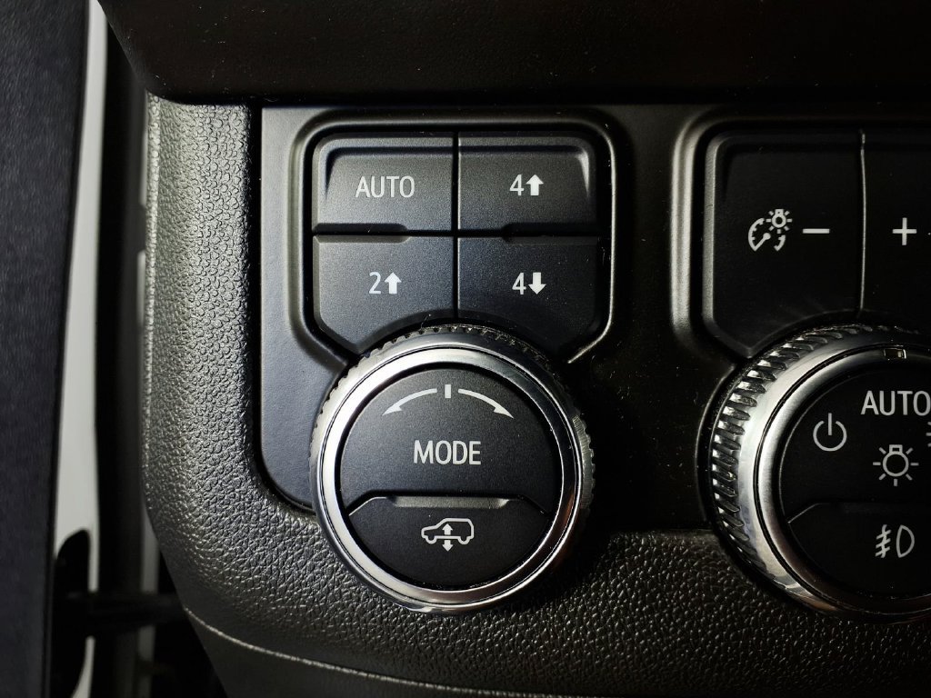 Used 2023 GMC Yukon XL Denali Ultimate AWD/4WD image 16